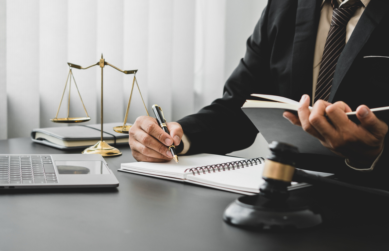 5 Essential Tips for Choosing the Right Business Lawyer for Your Company
